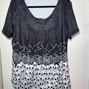 NWT Roshop Women’s Skull Bones Black & White Polyester Blouse Size XLarge